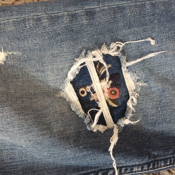 Silver Jeans Avery High Rise Slim Leg Jeans - Picture 6 of 10